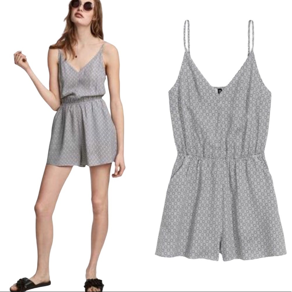 H&M Divided Black & White Geo Print V-Cut Romper Size 4